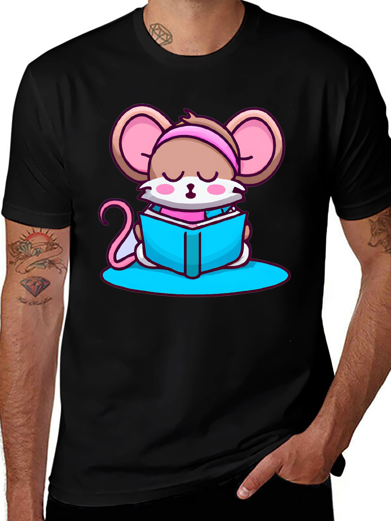 Cute Mouse Reading Book Black T-Shirt