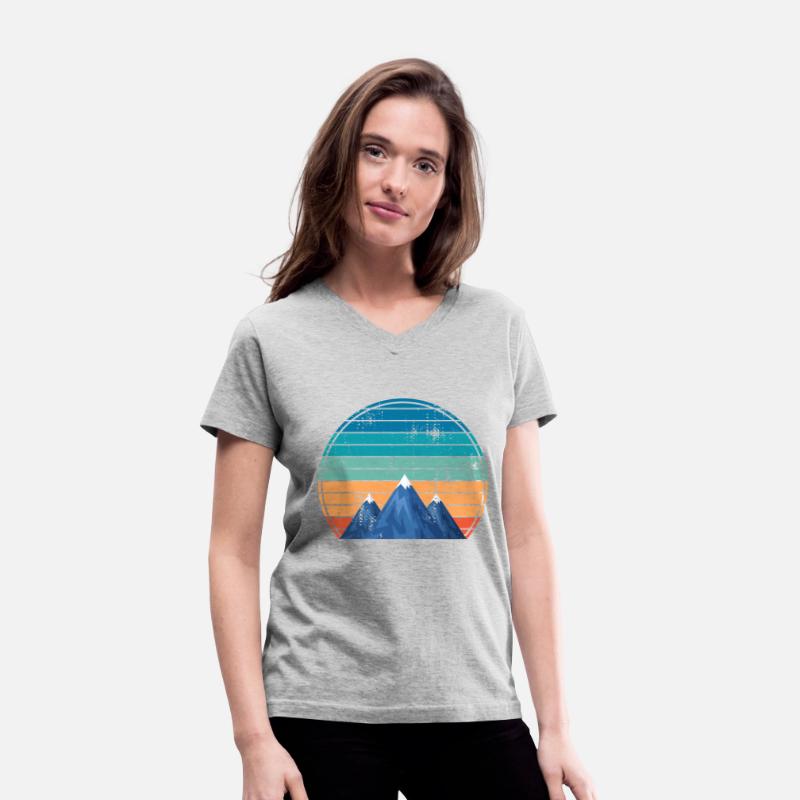 Vintage Retro Mountains Sunset Design